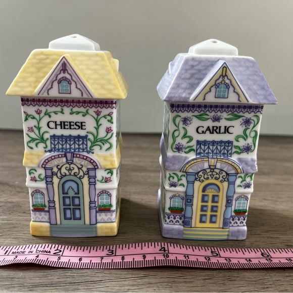 Vintage Lenox Spice Village Cheese and Garlic Shakers 1993 - Picture 6 of 9